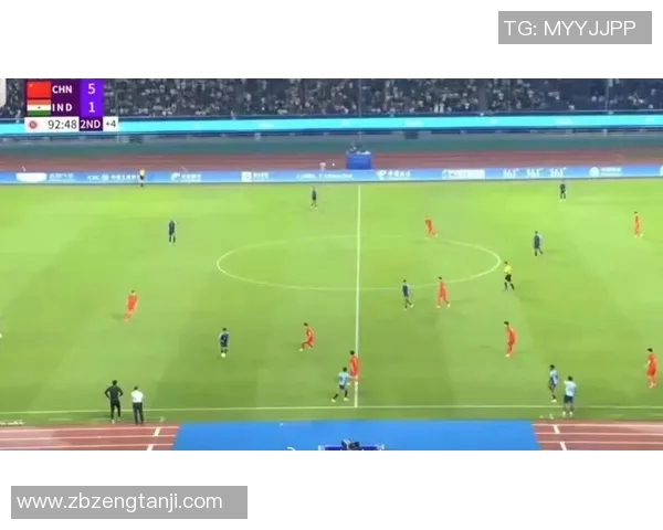 南京足球队与杭州足球队赛后分析力量对比与战术探讨 南京足球队与杭州足球队赛后分析力量对比与战术探讨